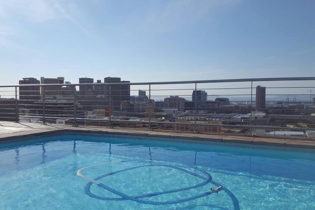 Apartamento Four Seasons 818- Spacious Cbd Studio - Onsite Parking, Gym & Rooftop Pool Ciudad del Cabo Exterior foto
