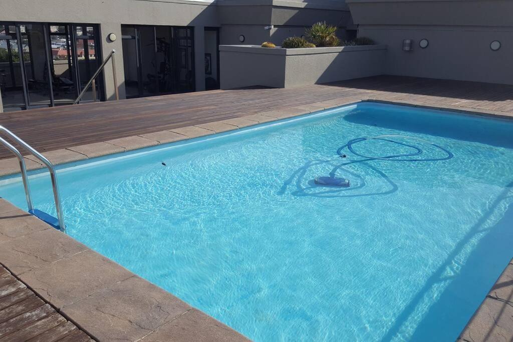 Apartamento Four Seasons 818- Spacious Cbd Studio - Onsite Parking, Gym & Rooftop Pool Ciudad del Cabo Exterior foto